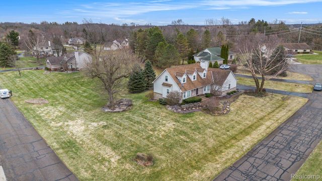 5744 Hidden Lane Court, White Lake Charter Township, MI 48383