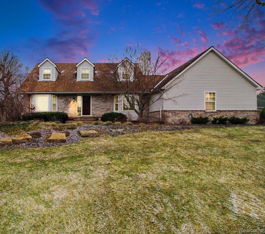 5744 Hidden Lane Court, White Lake Charter Township, MI 48383