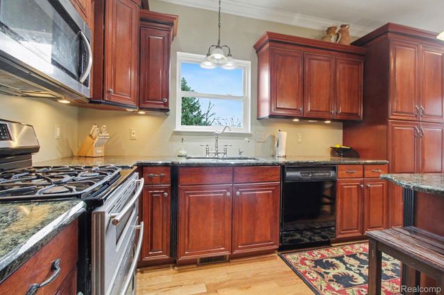 5744 Hidden Lane Court, White Lake Charter Township, MI 48383