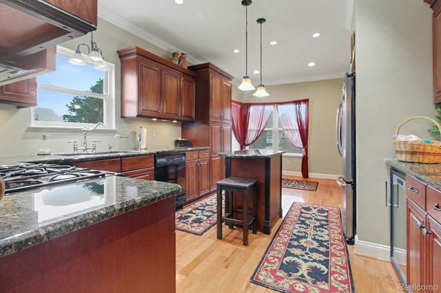 5744 Hidden Lane Court, White Lake Charter Township, MI 48383