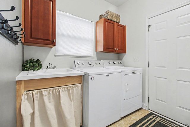 5744 Hidden Lane Court, White Lake Charter Township, MI 48383