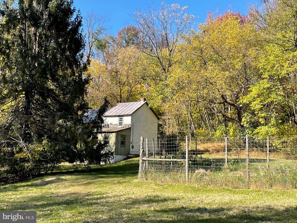 189 PIEDMONT ORCHARD RD, Linden, VA 22642
