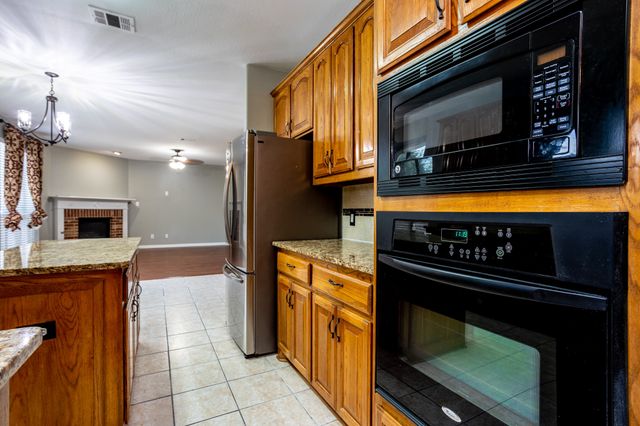 2208 Kingsley Drive, Mansfield, TX 76063