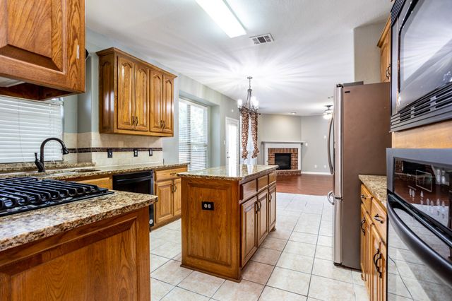 2208 Kingsley Drive, Mansfield, TX 76063