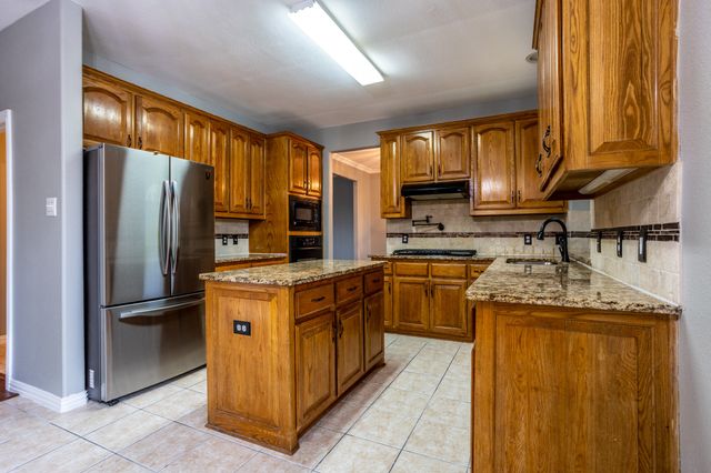 2208 Kingsley Drive, Mansfield, TX 76063