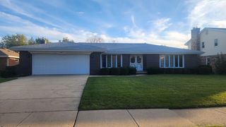 841 Jay Drive, Downers Grove, IL 60516