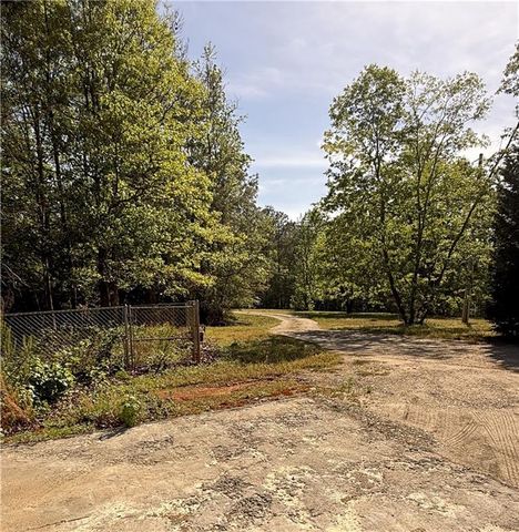 2018 Star Point Road, Carrollton, GA 30116