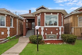 8214 S Paxton Avenue, Chicago, IL 60617