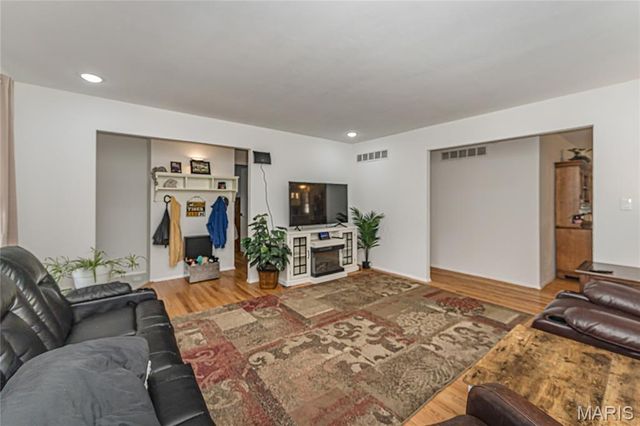 4337 Varano Drive, Florissant, MO 63033