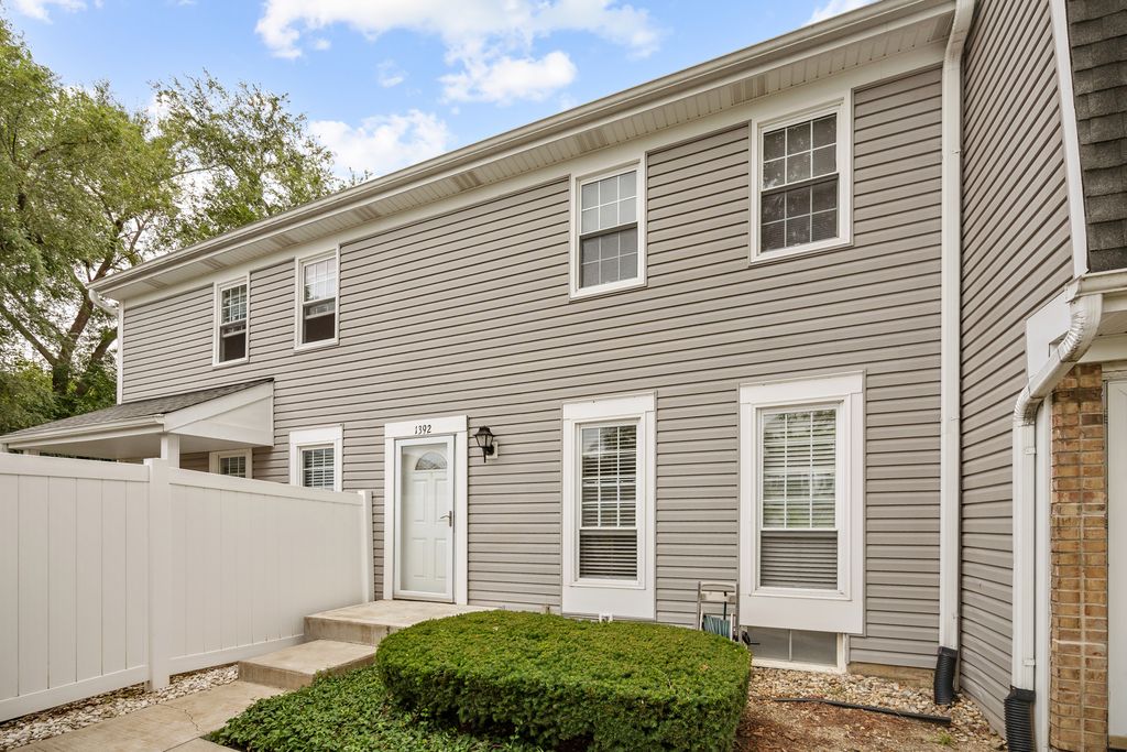 1392 Carriage Way, Roselle, IL 60172 — exterior