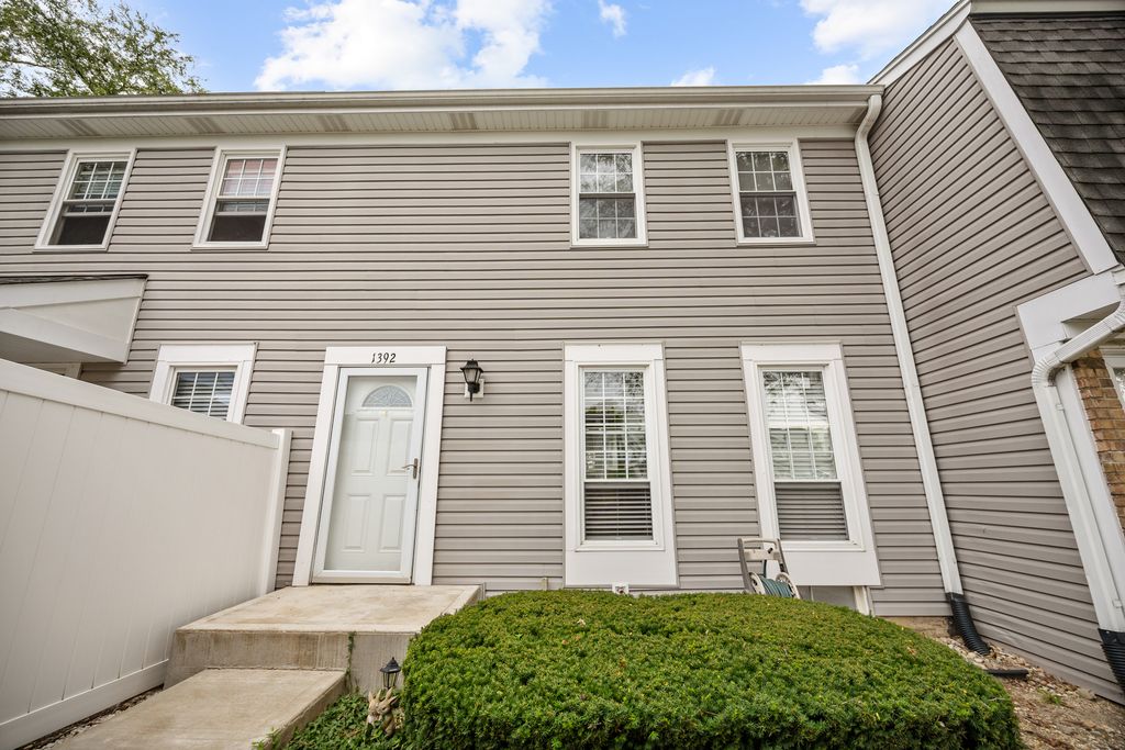 1392 Carriage Way, Roselle, IL 60172 — photo 2
