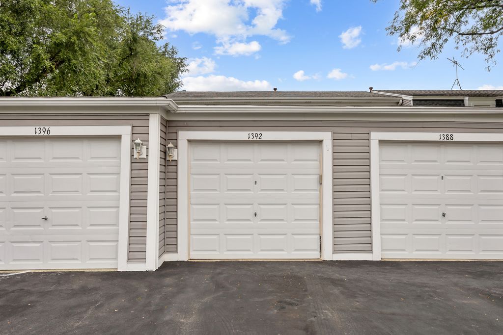 1392 Carriage Way, Roselle, IL 60172 — photo 4