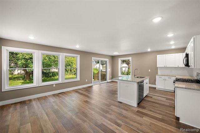 23376 Vassar Avenue, Hazel Park, MI 48030