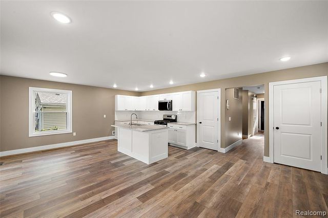 23376 Vassar Avenue, Hazel Park, MI 48030