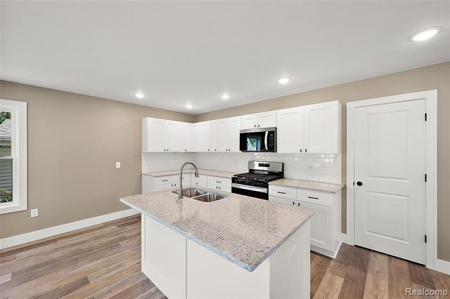 23376 Vassar Avenue, Hazel Park, MI 48030