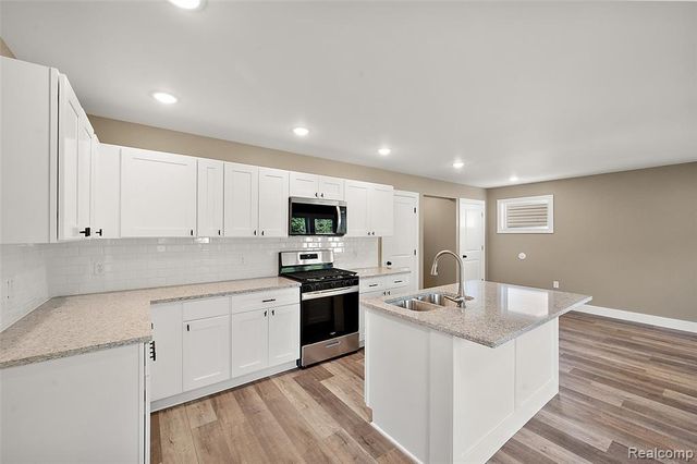 23376 Vassar Avenue, Hazel Park, MI 48030