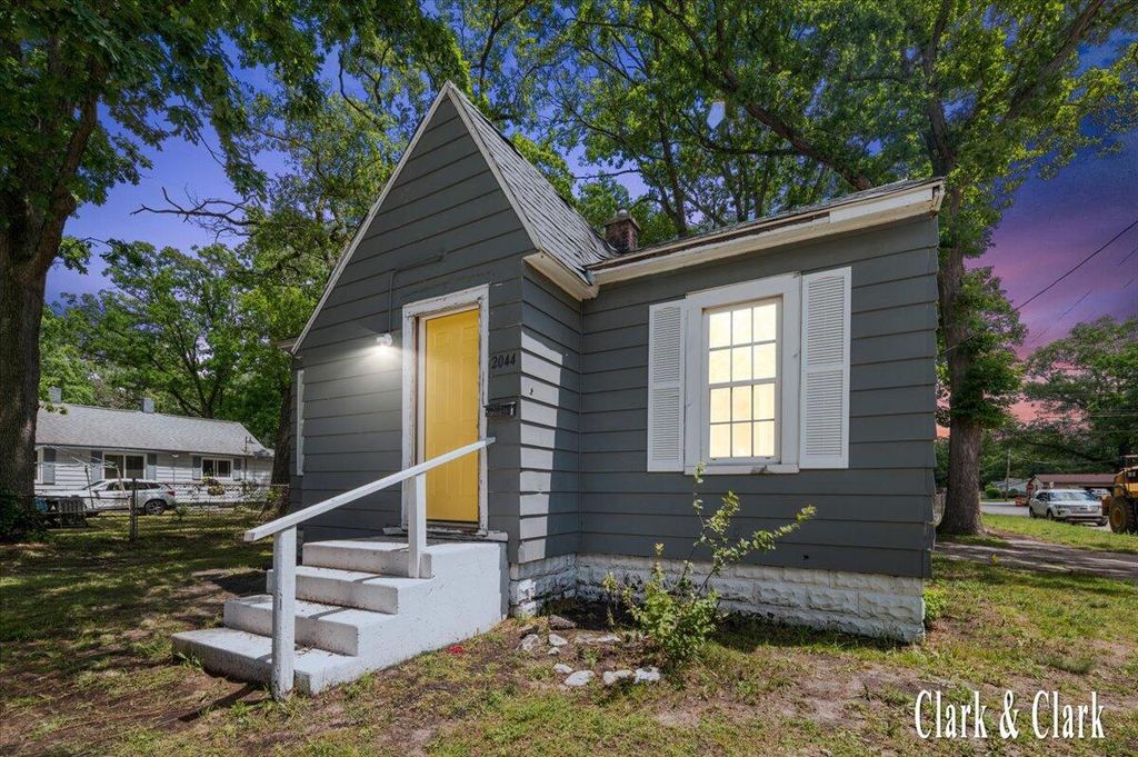2044 Wood Street, Muskegon Heights City, MI 49444