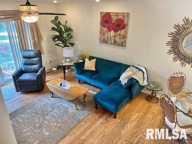 3550 DEVILS GLEN Road, Bettendorf, IA 52722