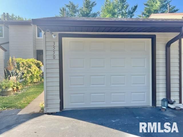 3550 DEVILS GLEN Road, Bettendorf, IA 52722