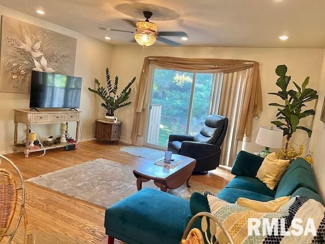 3550 DEVILS GLEN Road, Bettendorf, IA 52722