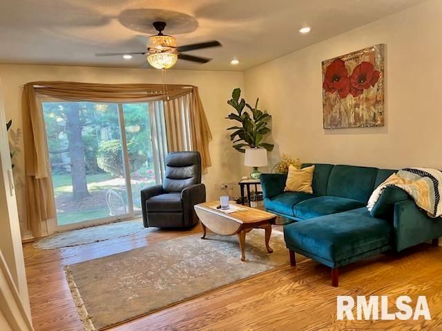 3550 DEVILS GLEN Road, Bettendorf, IA 52722