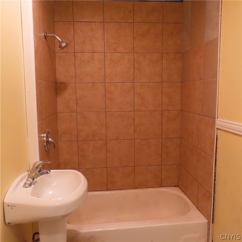1910 Lodi Street, Syracuse, NY 13208