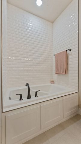 7300 SW Walnut Grove, Bentonville, AR 72713
