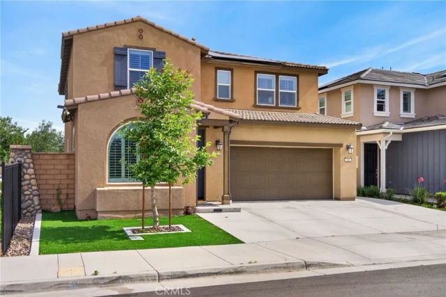 944 Half Moon Avenue, Redlands, CA 92374