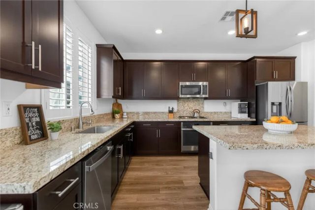 944 Half Moon Avenue, Redlands, CA 92374