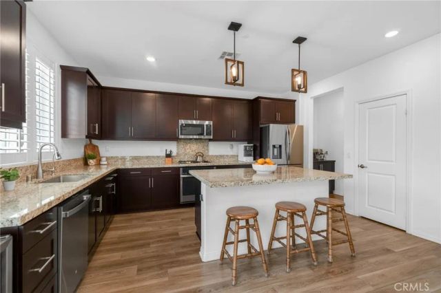 944 Half Moon Avenue, Redlands, CA 92374