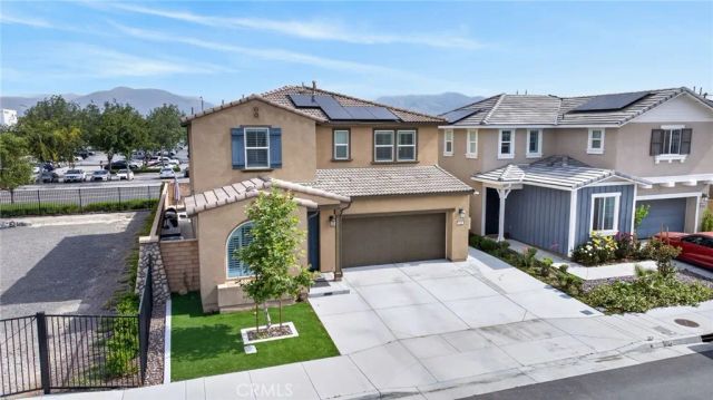 944 Half Moon Avenue, Redlands, CA 92374