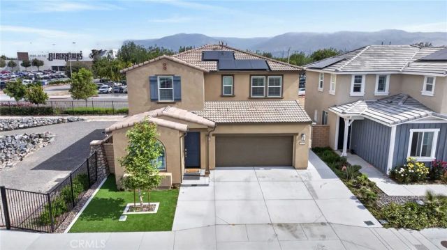 944 Half Moon Avenue, Redlands, CA 92374
