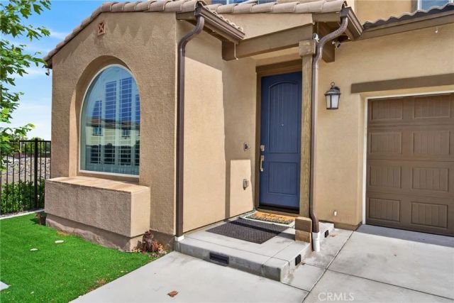 944 Half Moon Avenue, Redlands, CA 92374