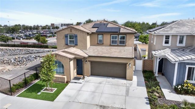 944 Half Moon Avenue, Redlands, CA 92374