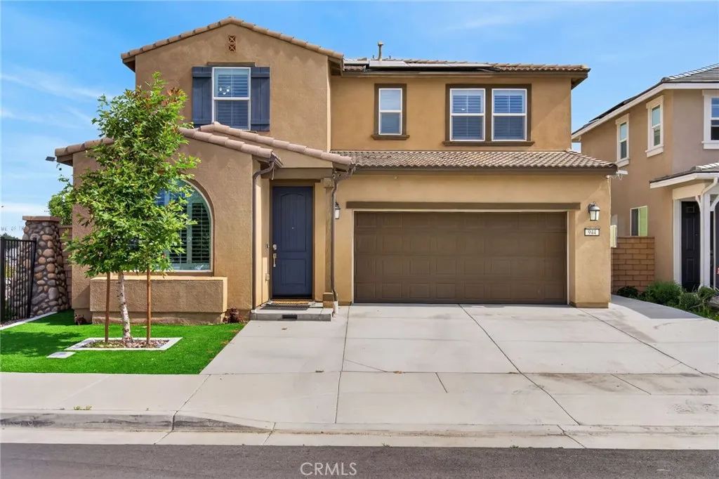 944 Half Moon Avenue, Redlands, CA 92374