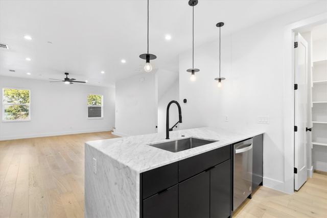 1147 N Madison Avenue 104, Dallas, TX 75208