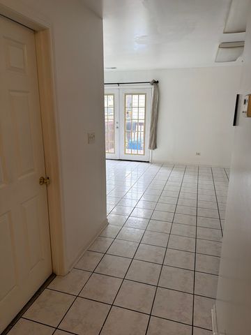 4100 W Cermak Road 1, Chicago, IL 60623