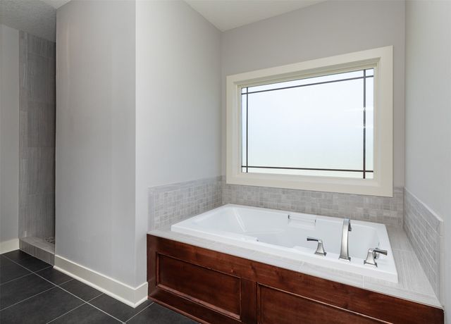 1905 Normandy Drive, Carlisle, IA 50047