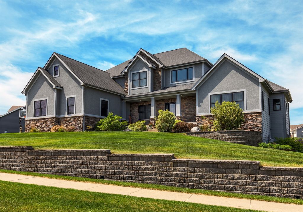 1905 Normandy Drive, Carlisle, IA 50047