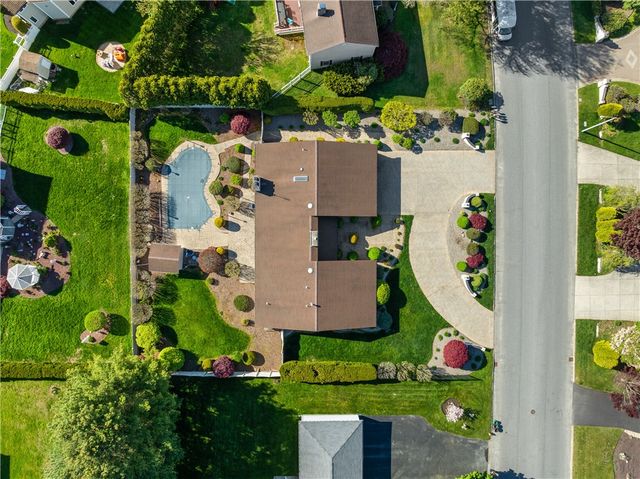 27 Alpine Estates Drive, Cranston, RI 02921