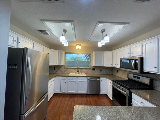 7110 Pembrough Lane, Katy, TX 77494
