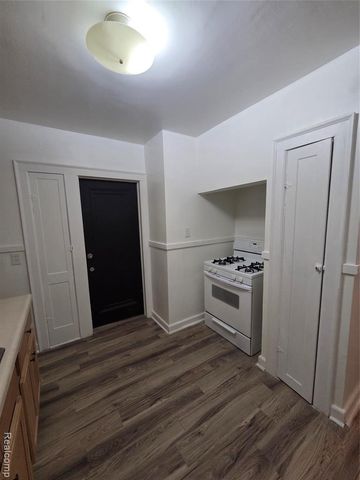 15736 Ohio Street, Detroit, MI 48238