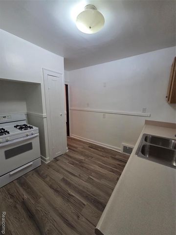 15736 Ohio Street, Detroit, MI 48238