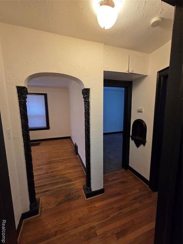 15736 Ohio Street, Detroit, MI 48238