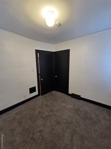 15736 Ohio Street, Detroit, MI 48238