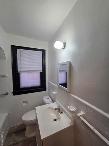 15736 Ohio Street, Detroit, MI 48238