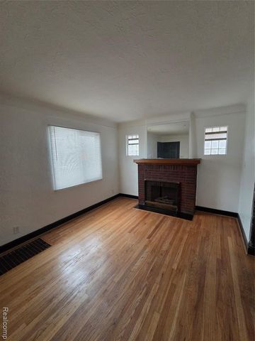 15736 Ohio Street, Detroit, MI 48238