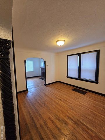 15736 Ohio Street, Detroit, MI 48238