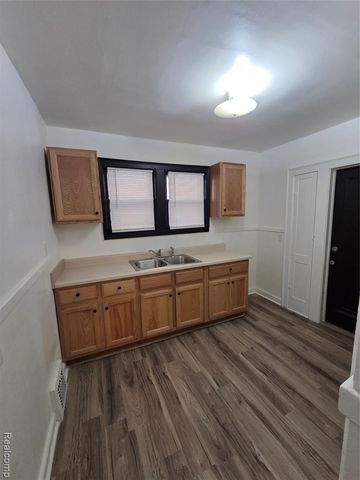 15736 Ohio Street, Detroit, MI 48238