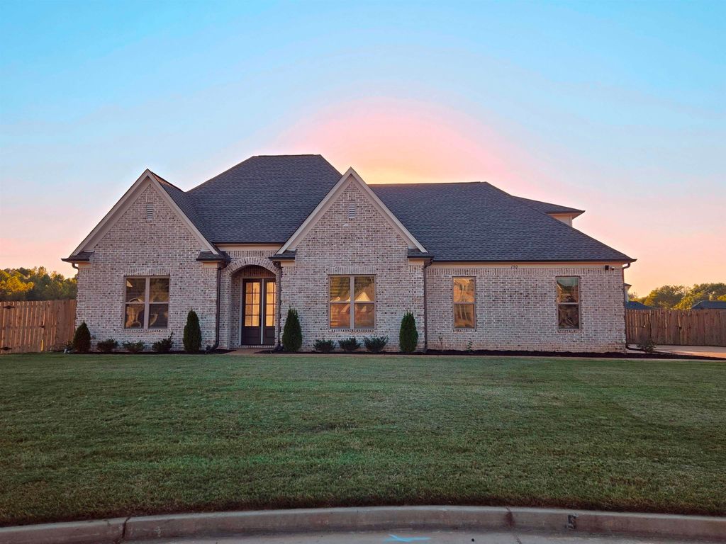 150 JAMES CV, Oakland, TN 38060